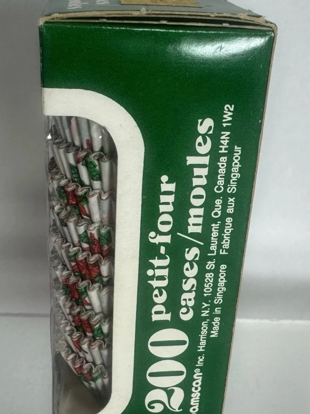 NEW Amscan 200 Petit Four Cases Paper Cups Holiday Theme NOS PLEASE READ